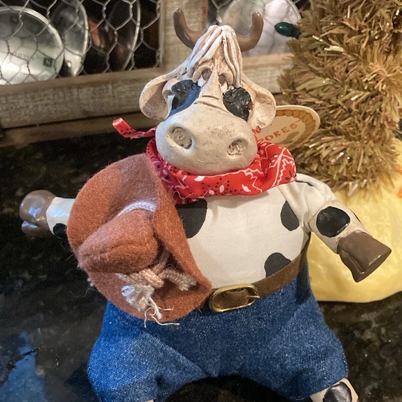 Cowpokes Vintage Cowboy Cow Figurine with Red Bandana - Picture 2 of 8